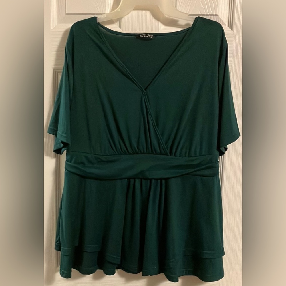 BloomChic Plain Surplice Neck Gathered Ruffles Asymmetrical Hem T-Shirt